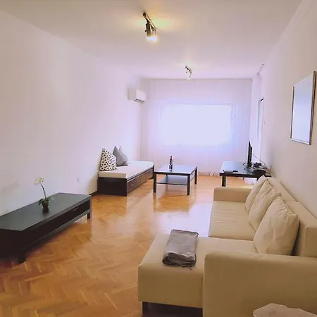 Apartment Virtuoso *
